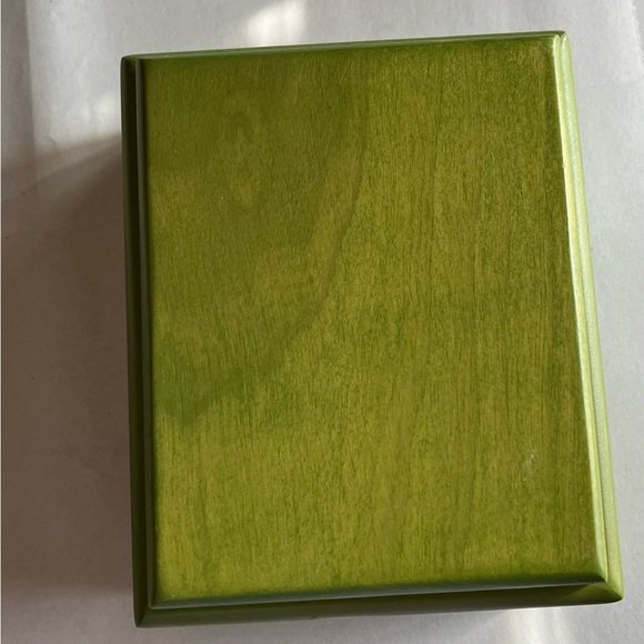 Gorgeous Hand Painted Calla Lily Green Wooden Trinket Box EUC - Picture 8 of 13